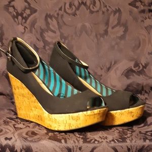 Report Rue 21 wedge
